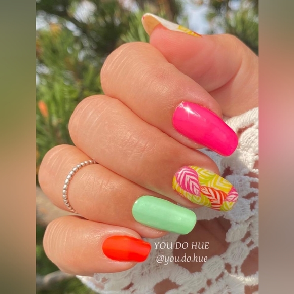 Color Street Nail Polish Strips in shade As It Ferns Out - Picture 3 of 3